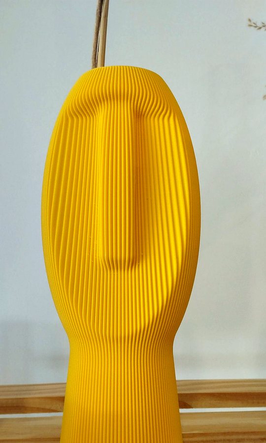 Vase visage jaune design