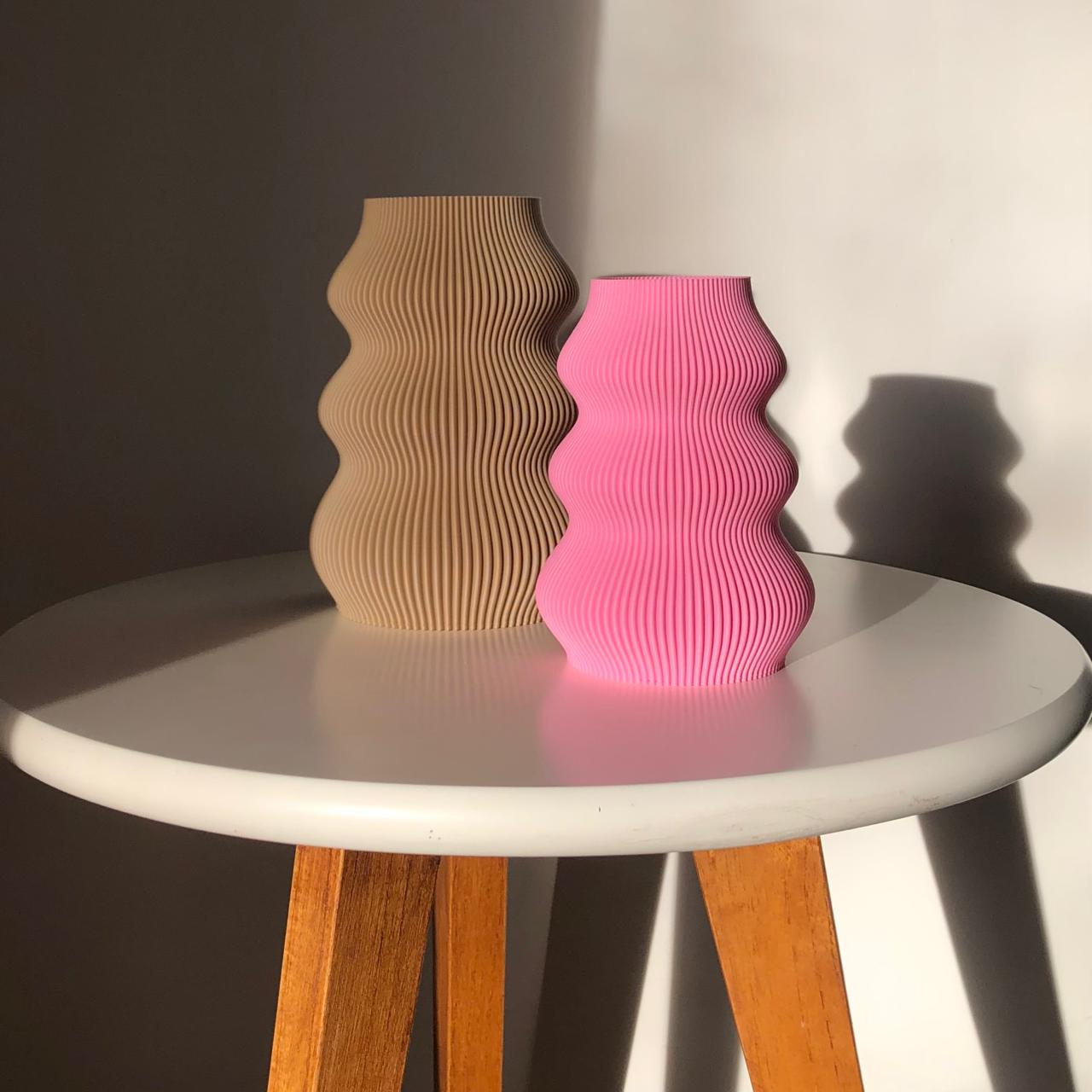 Duo vases ondulés sable et rose imprimés en 3D